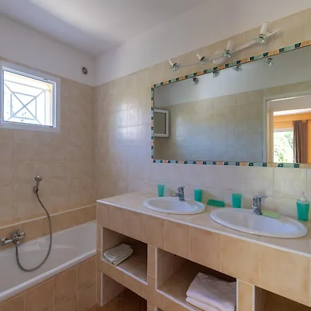 Spacious With Pool *