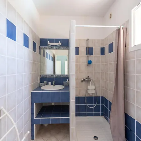 Villa Spacious With Pool