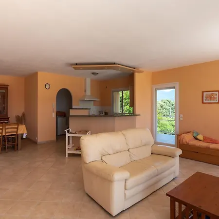 Spacious With Pool *