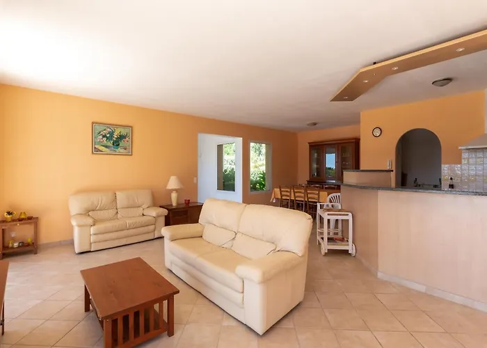 Villa Spacious With Pool Santʼ Andrea-dʼOrcino