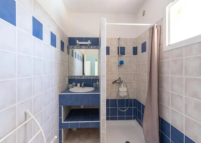 Villa Spacious With Pool