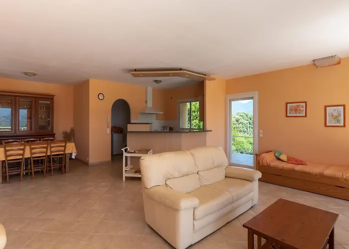 Spacious With Pool *